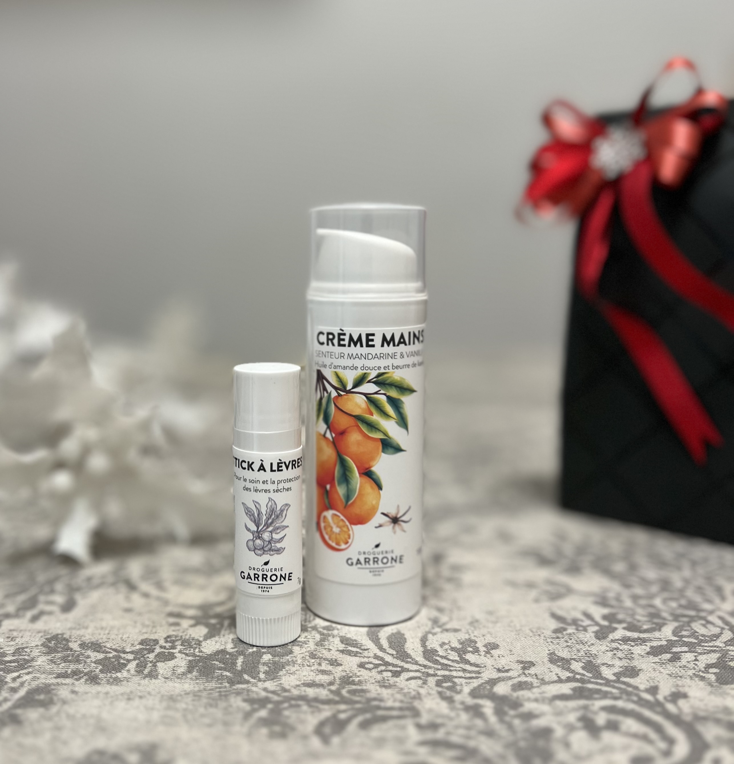 Sachet cadeau 2 produits Garrone : Crème pour les Mains et Stick pour les lèvres