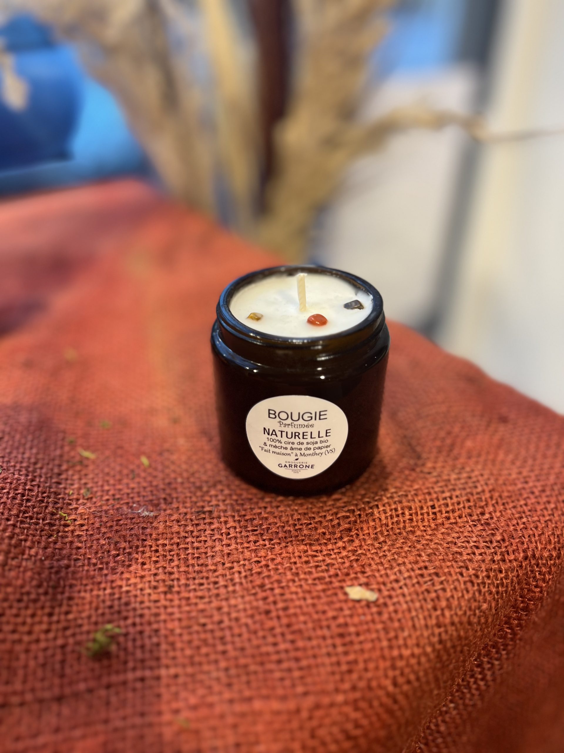 Pommadier en verre ambré 120 ml, avec couvercle noir – Image 2