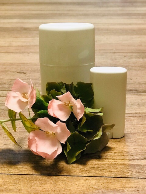 Etuis à stick blancs brillants, en plastique*, 15ml ou 50ml
