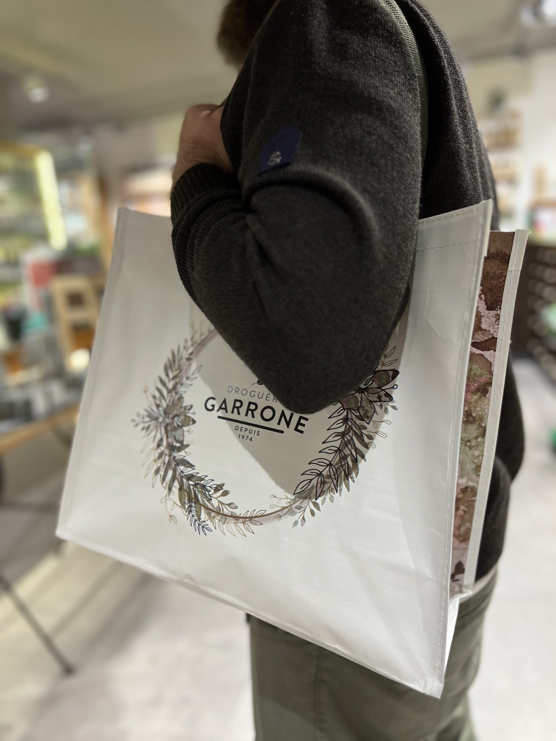 Le Sac en Matière recyclée Droguerie Garrone par Lilie Design – Image 3