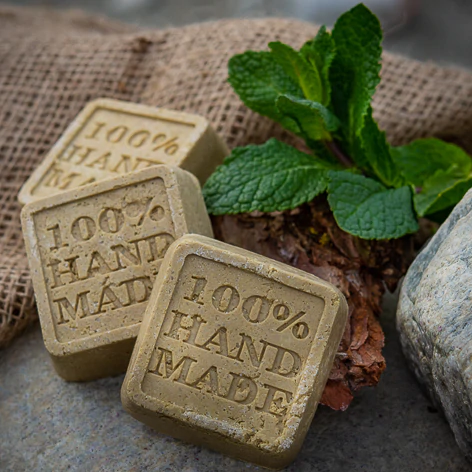 Skàli de Khatone - Shampoing solide pour cheveux normaux à l'écorce d'orange