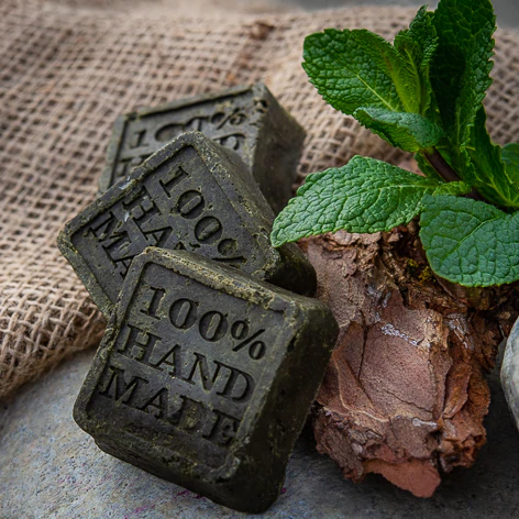 Skàli de Khatone - Shampoing solide pour cheveux gras à l'ortie